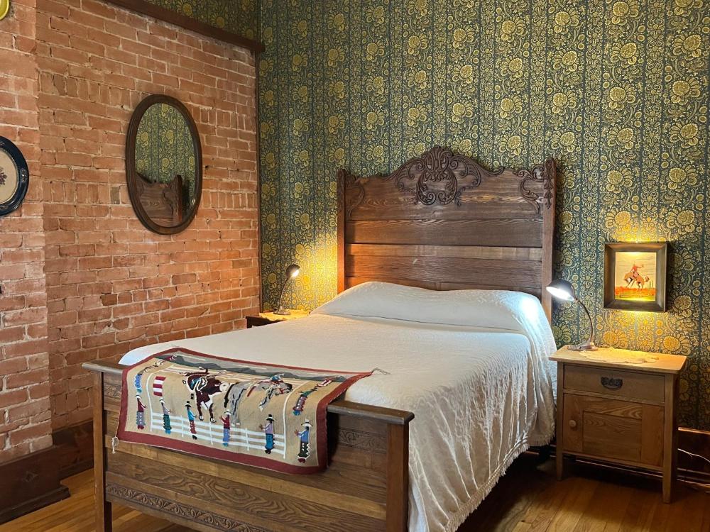 Standard Double Room with Shared Bathroom interior